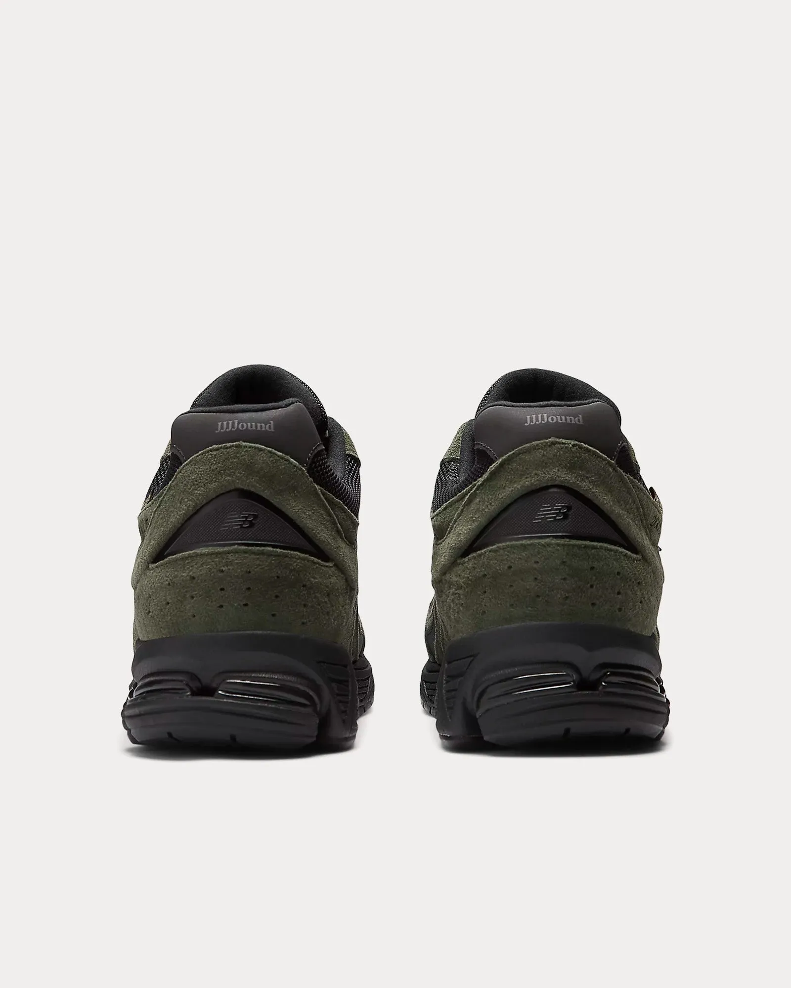2002r Gore-Tex Green / Black Low Top Sneakers