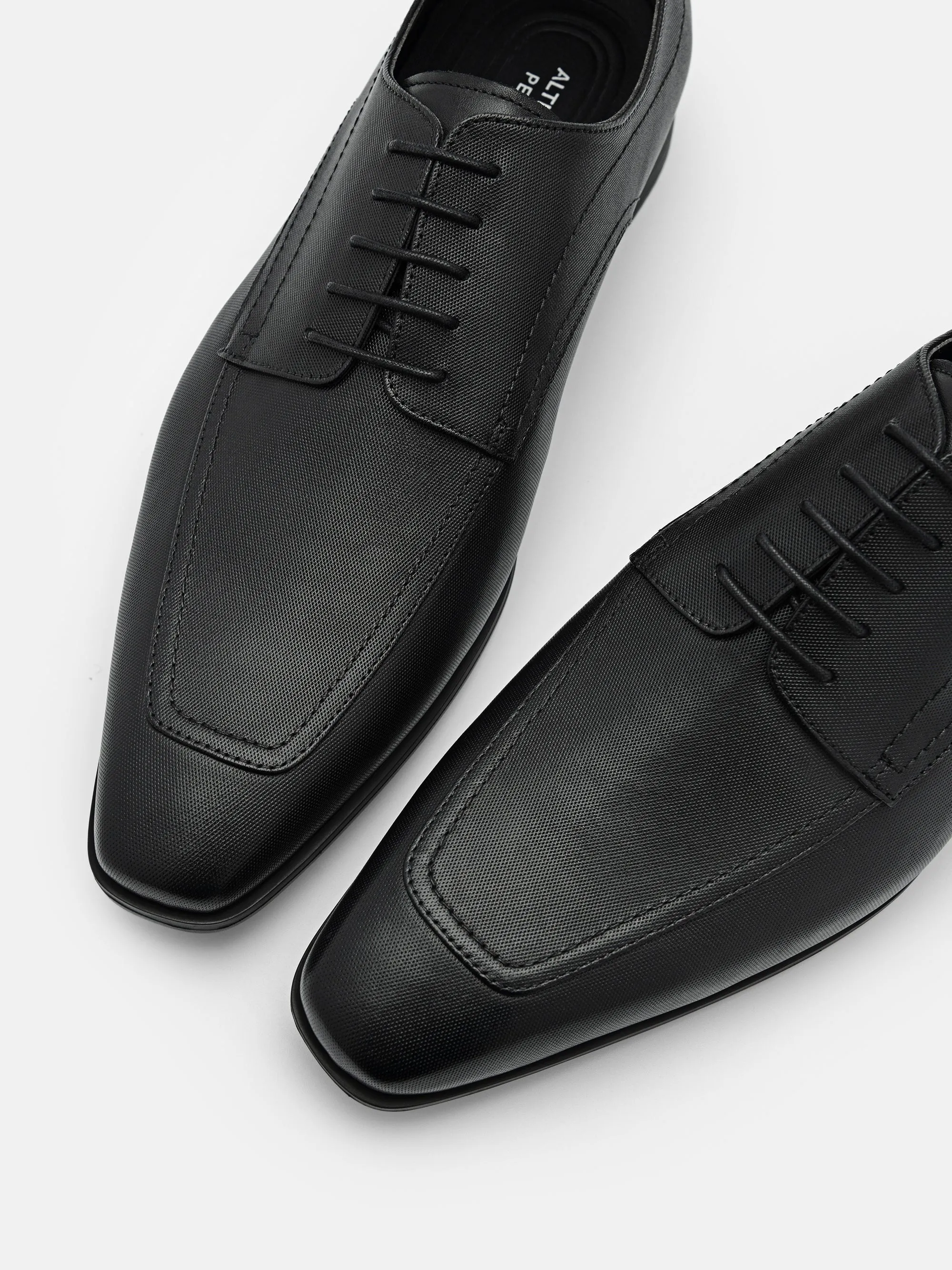 Altitude Lightweight Leather Derby Shoes