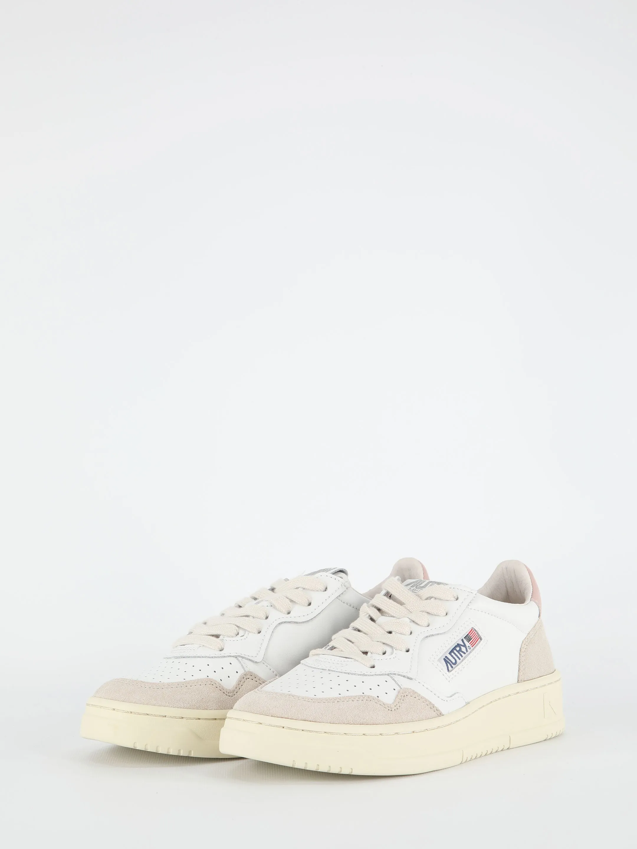 Autry Medalist Low Sneakers In White And Powder Leather