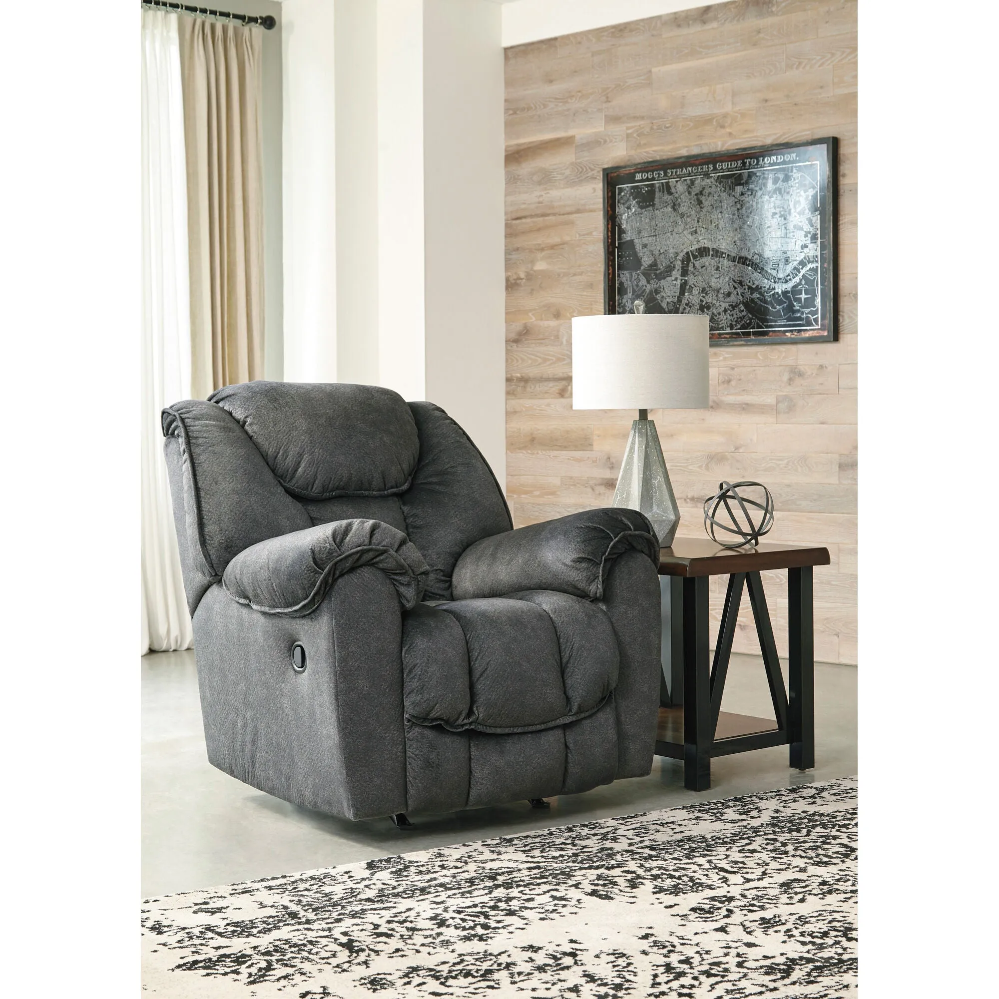 Capehorn Recliner