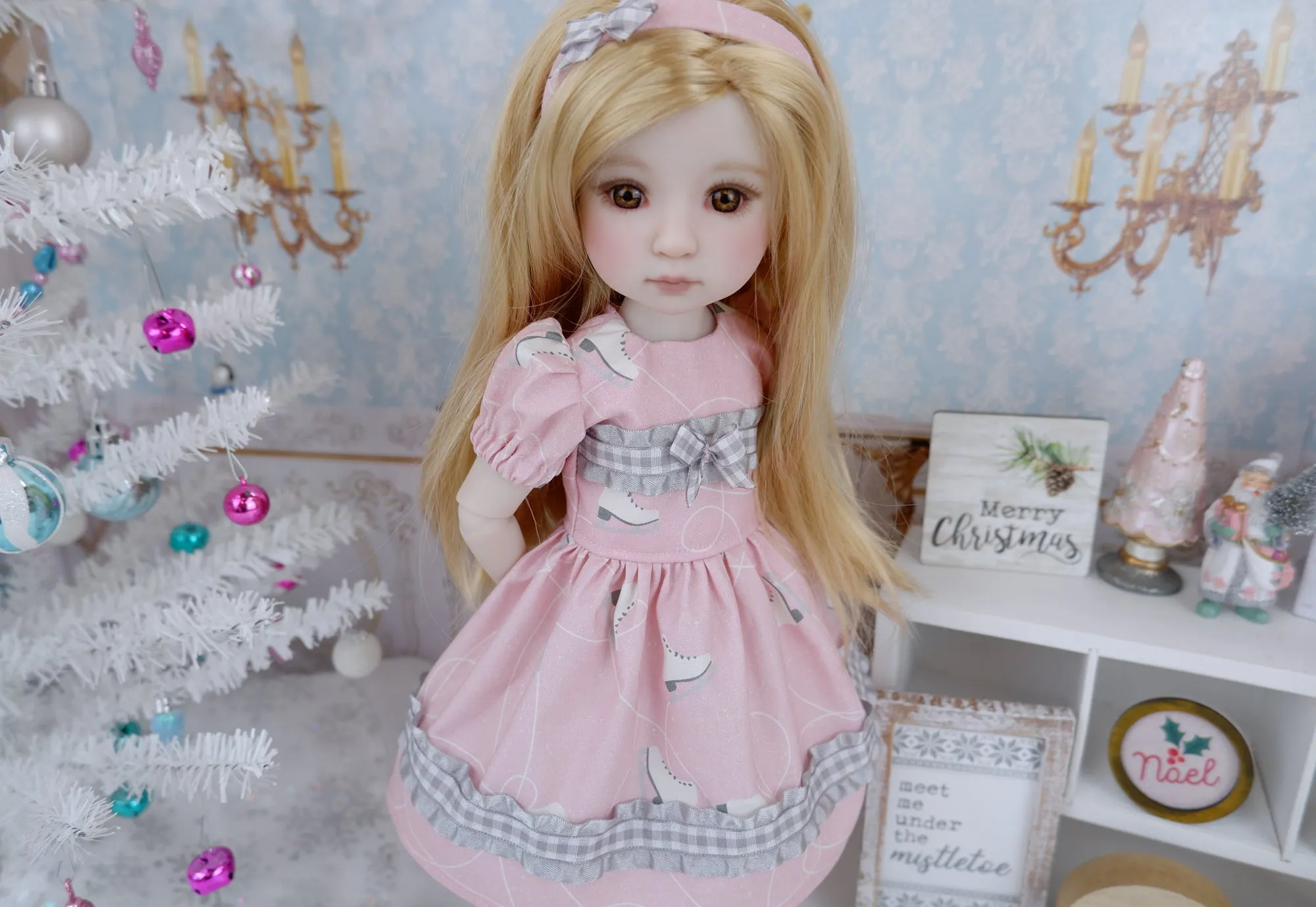 Ice Skater - dress with shoes for Ruby Red Fashion Friends doll