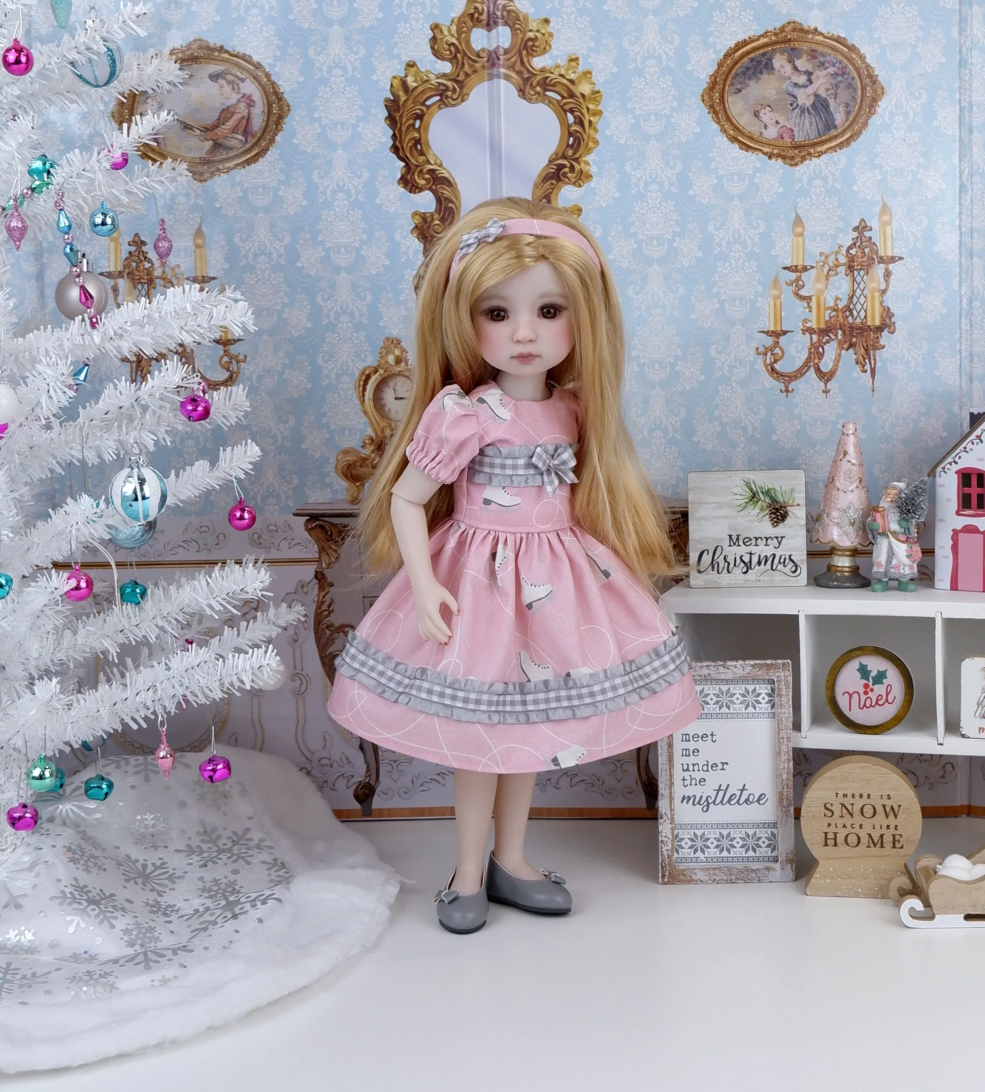 Ice Skater - dress with shoes for Ruby Red Fashion Friends doll