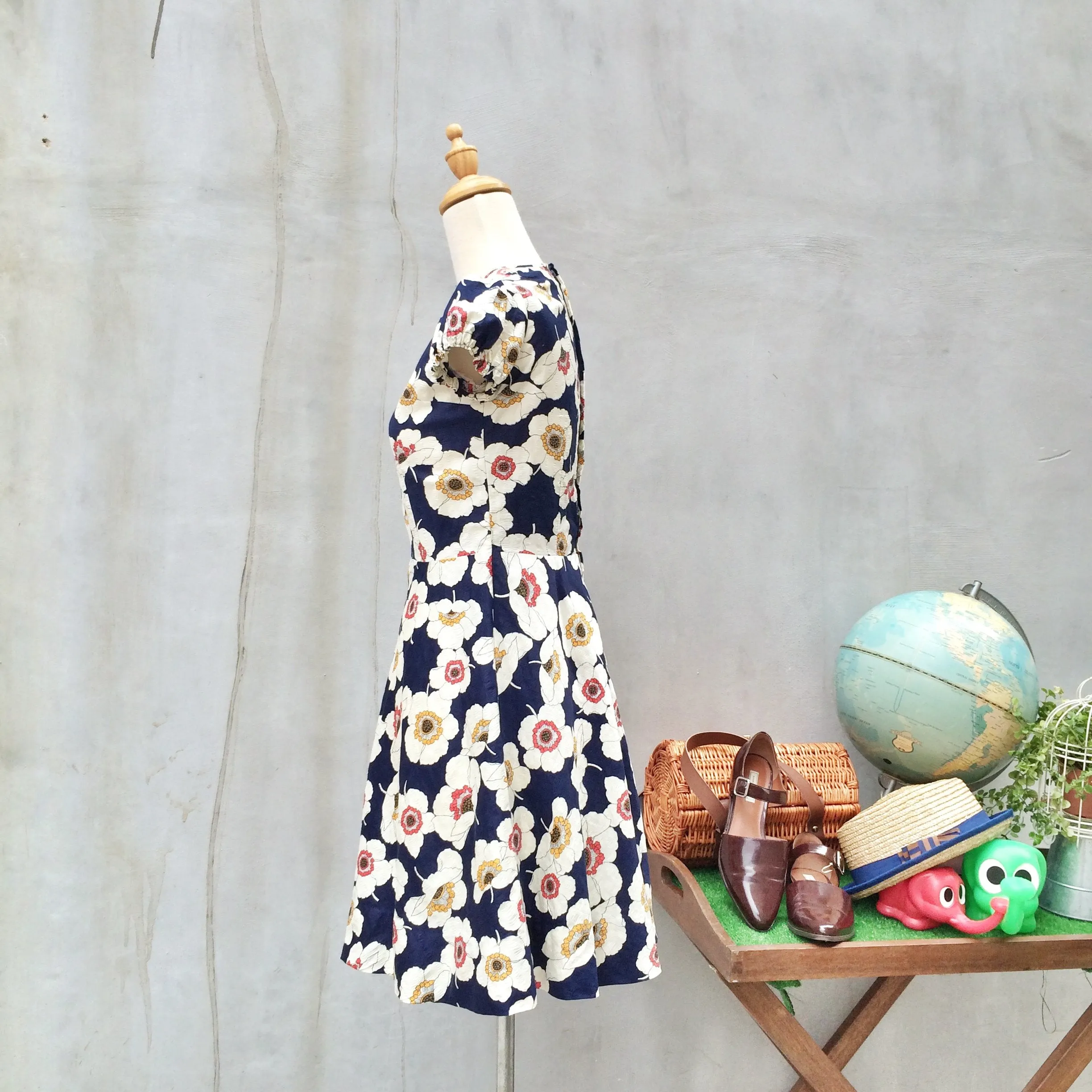 Poppy Pops | Vintage 1960s twiggy retro mod Poppies graphic print Dark blue skater dress