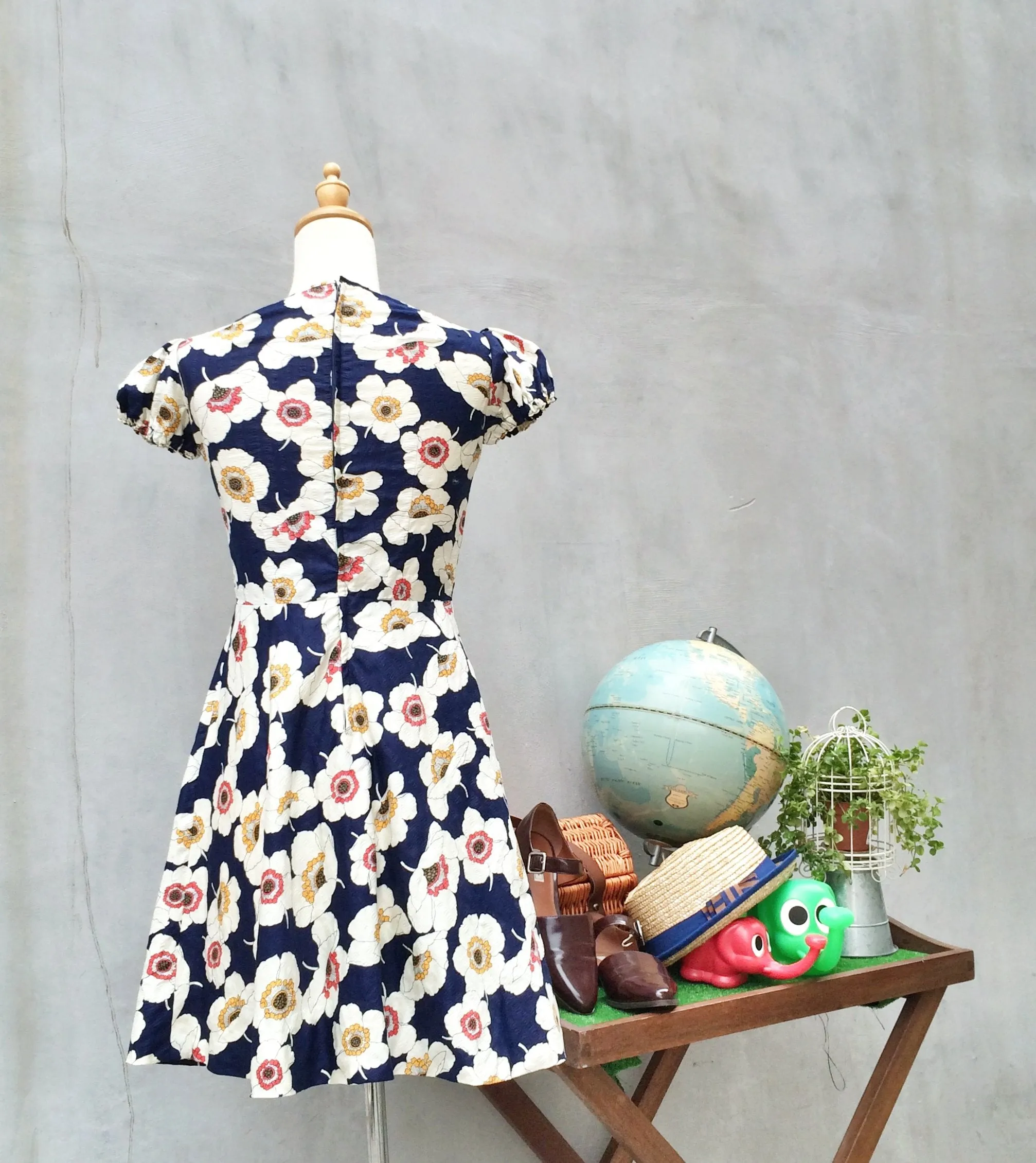 Poppy Pops | Vintage 1960s twiggy retro mod Poppies graphic print Dark blue skater dress
