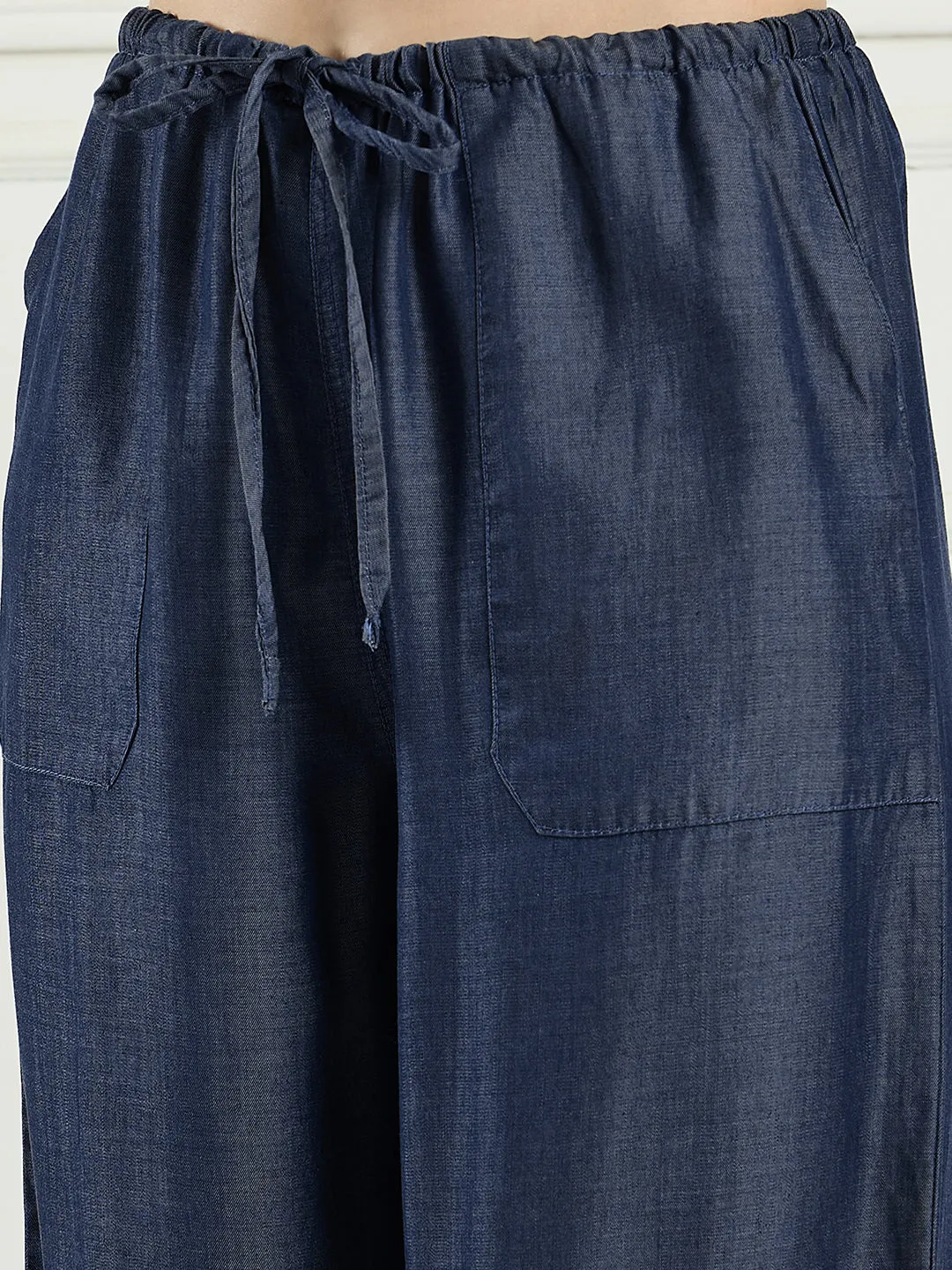Women elasticated denim pants with pockets