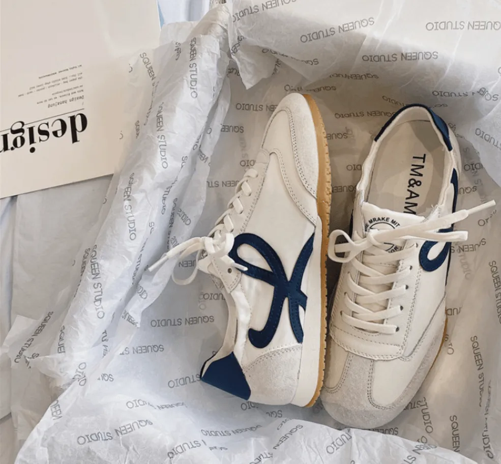 Women’s Classic Flat Sneakers – Timeless Style & Comfort